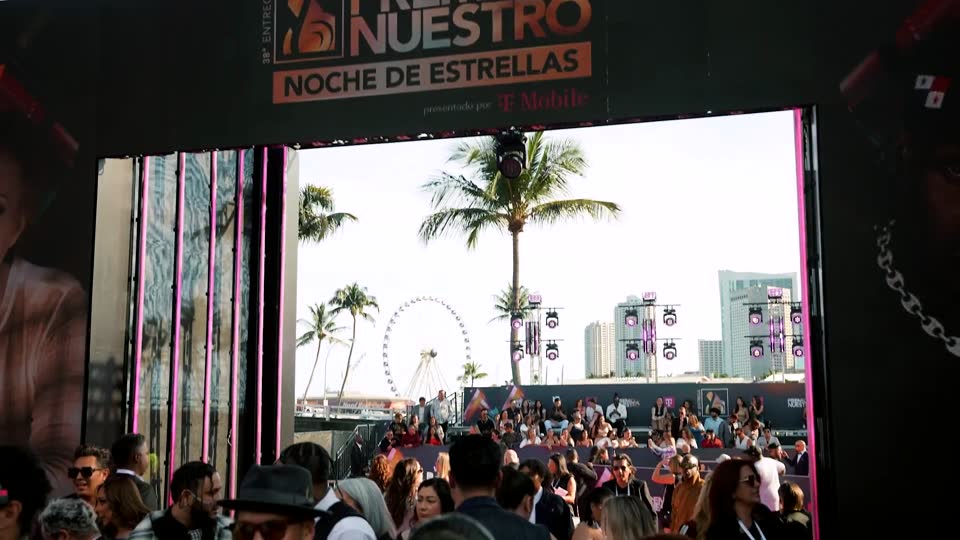 T-Mobile x Premios Juventud, awards show activation by Just Chill Productions